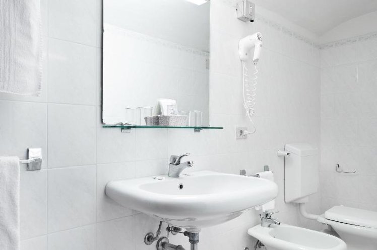 SINGLE STANDARD Room