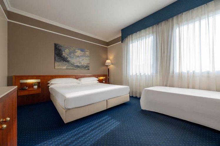TRIPLE ONE BEDROOM ONE BATHROOM Room