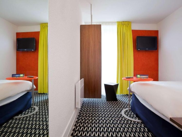 DOUBLE WITH DOUBLE BED Room