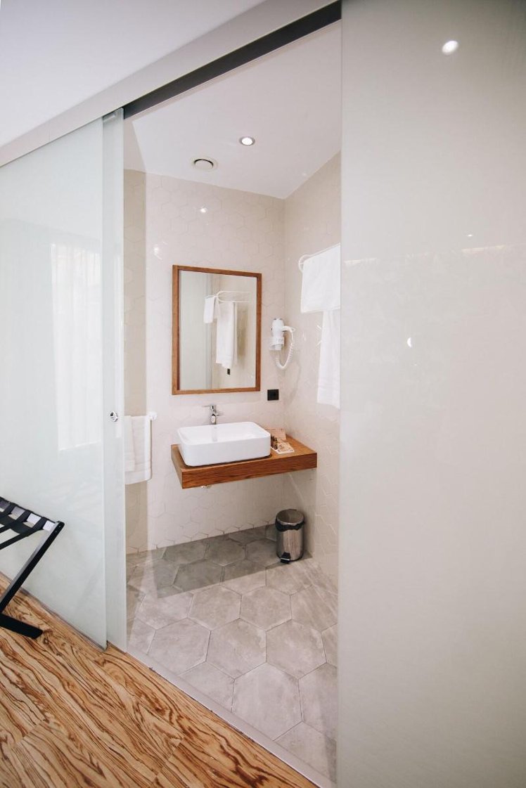 SINGLE WITH BALCONY Room