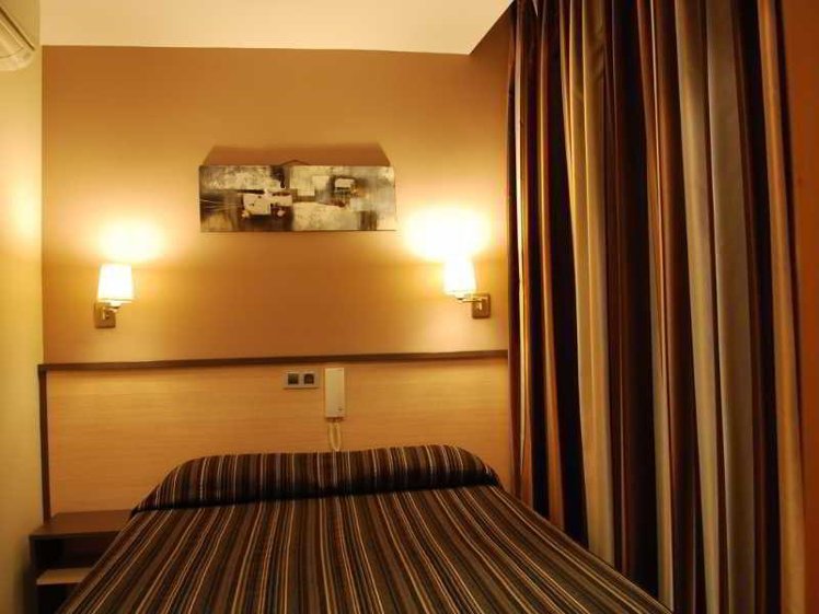 SINGLE STANDARD Room