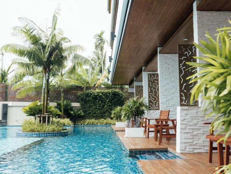 DOUBLE POOL VIEW Room