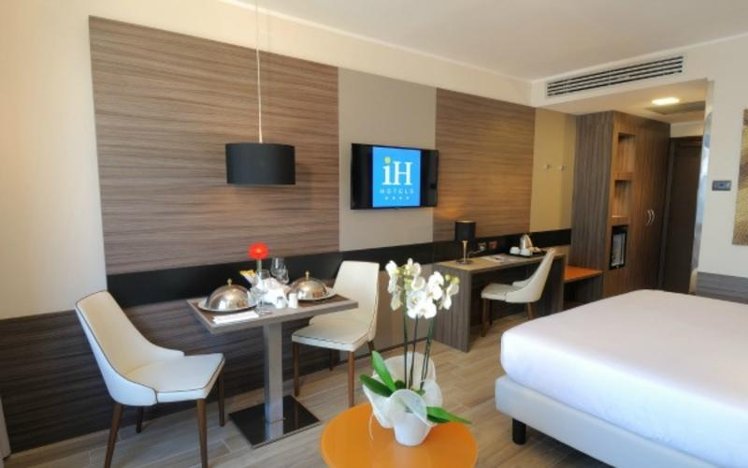 DOUBLE STANDARD Room