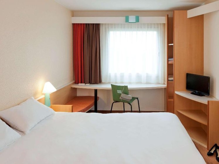 DOUBLE WITH DOUBLE BED Room