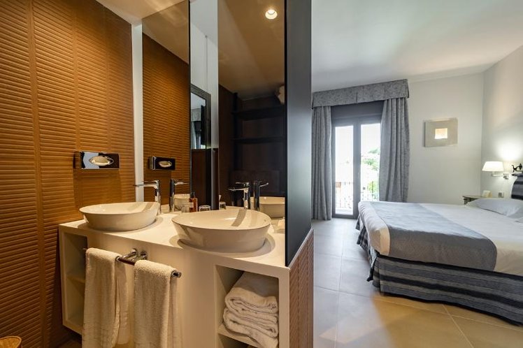 DOUBLE SINGLE USE PREMIUM Room