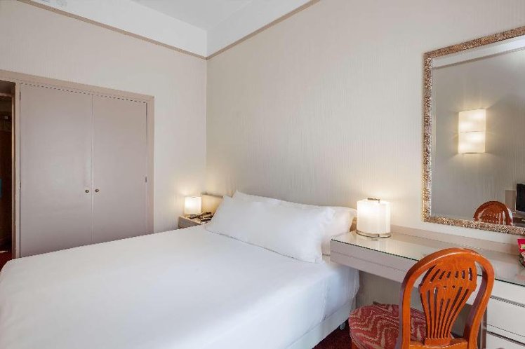 SINGLE STANDARD Room