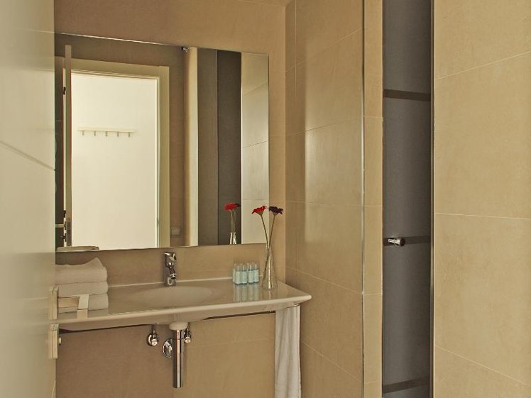 APARTMENT CAPACITY 5 THREE BEDROOM Room
