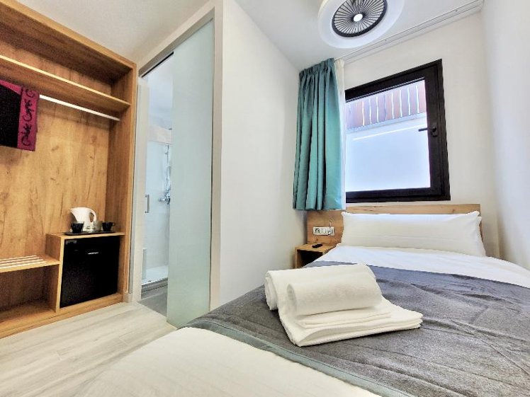 SINGLE STANDARD Room