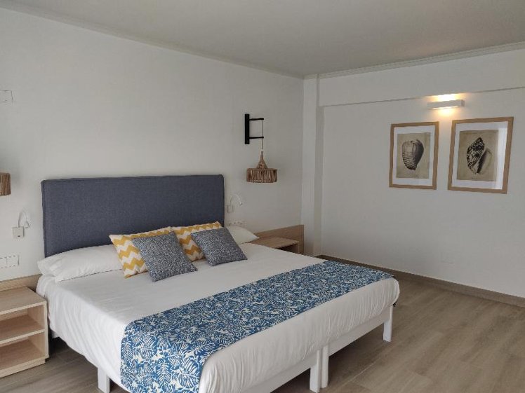 JUNIOR SUITE STANDARD Room