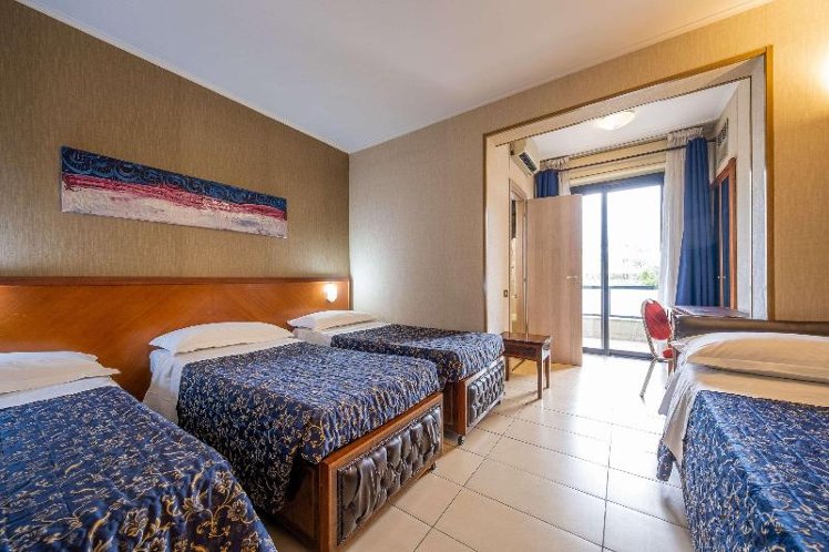 DOUBLE WITH DOUBLE BED Room