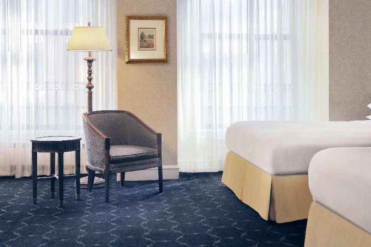 TWIN LAKE VIEW Room