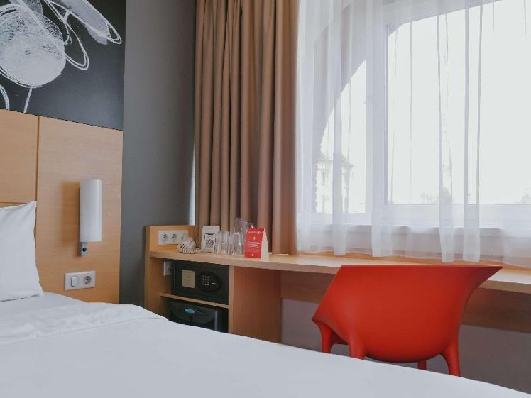 DOUBLE WITH DOUBLE BED Room