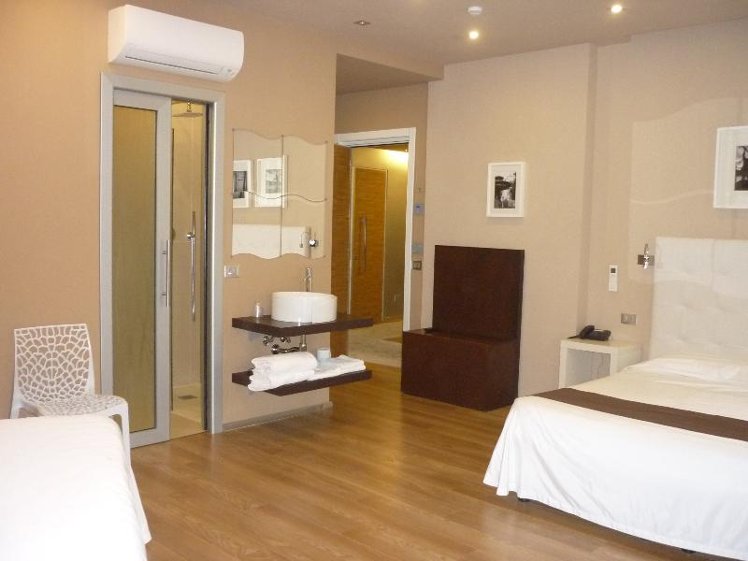 TRIPLE STANDARD Room