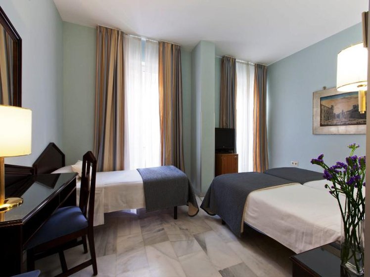 TRIPLE STANDARD Room