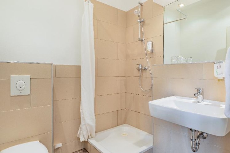 SINGLE STANDARD Room