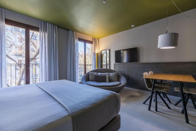SUITE DELUXE ONE BED Room