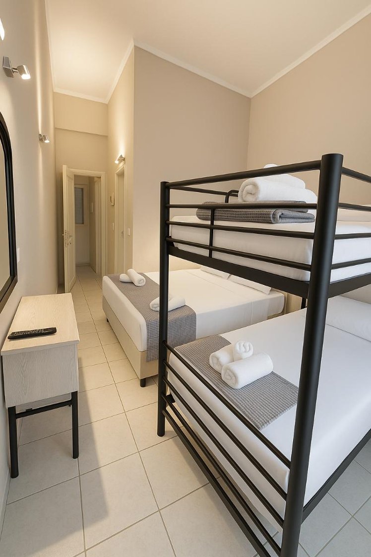 QUADRUPLE CLASSIC Room