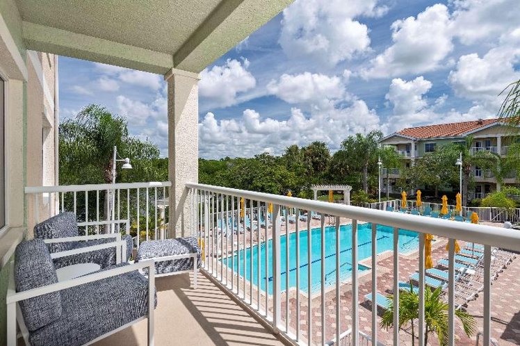 SUITE POOL VIEW Room