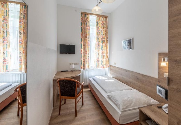 SINGLE STANDARD Room