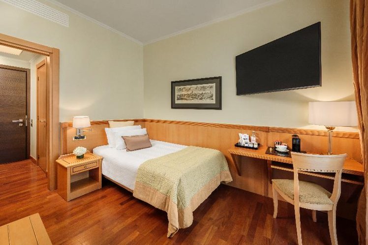 SINGLE STANDARD Room