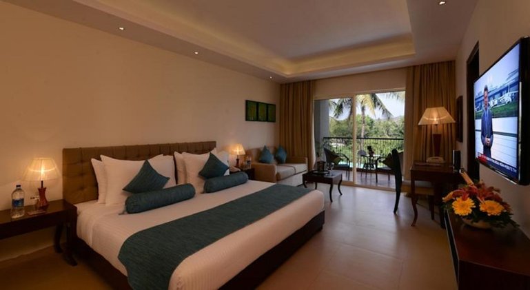 DOUBLE DELUXE POOL VIEW Room