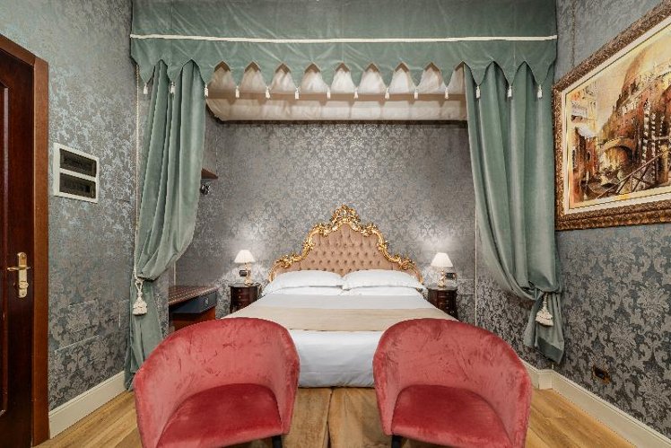 DOUBLE STANDARD Room