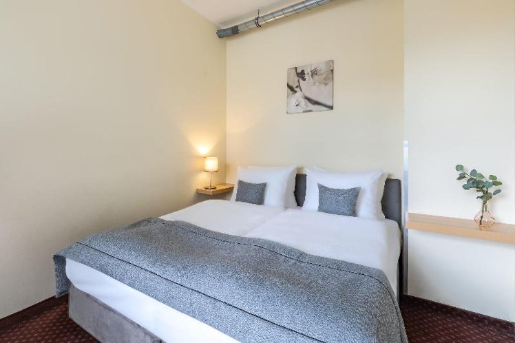 DOUBLE QUEEN SIZE BED Room