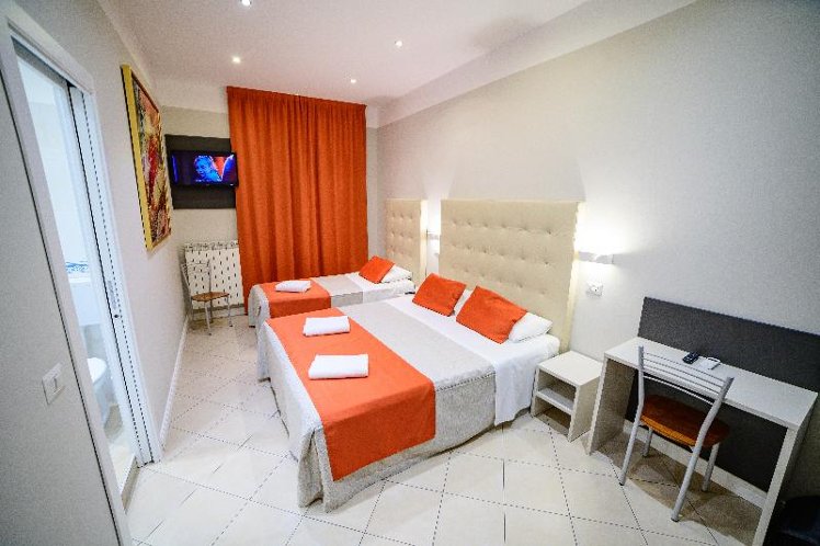 TRIPLE BASIC Room