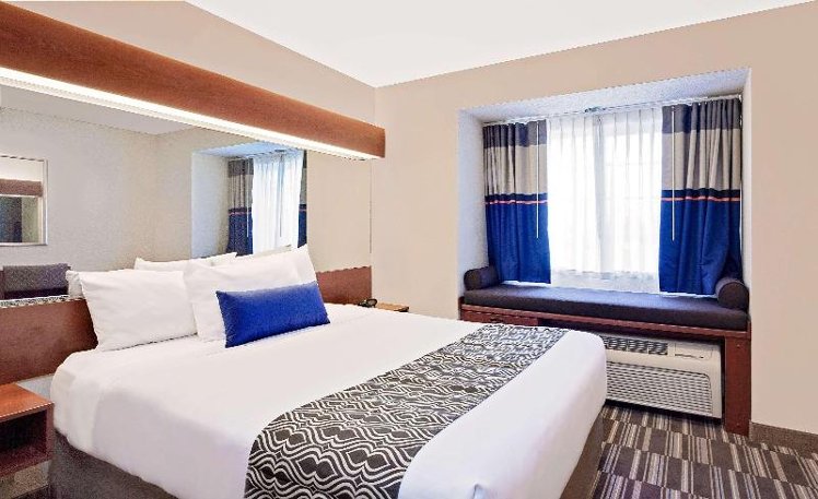 SUITE QUEEN SIZE BED Room