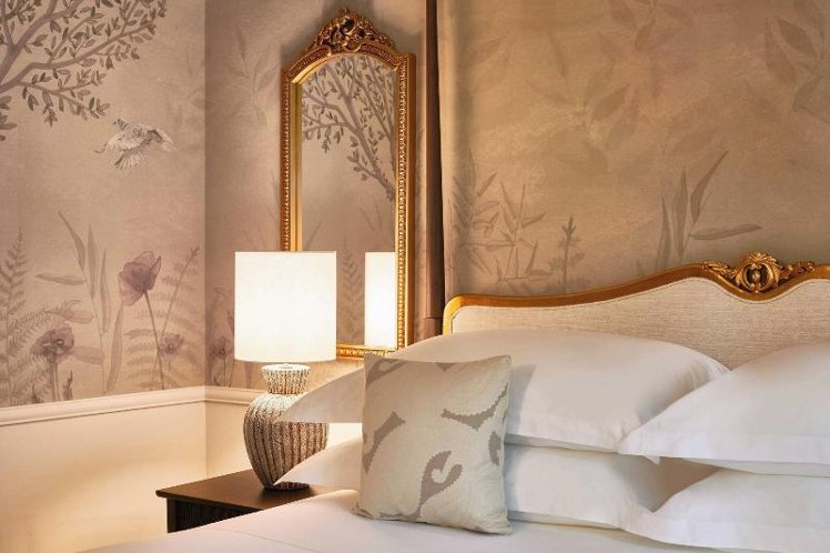 JUNIOR SUITE STANDARD Room