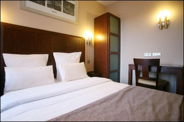SINGLE STANDARD Room