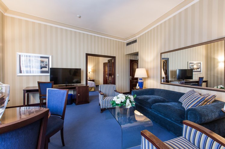 JUNIOR SUITE STANDARD Room