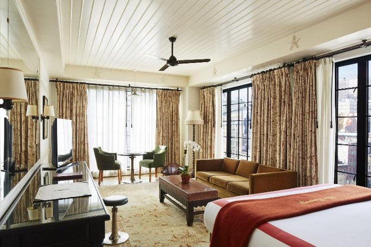 SUITE KING SIZE BED Room