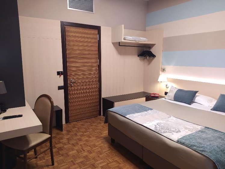 DOUBLE STANDARD Room