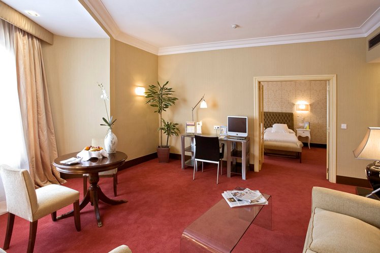 JUNIOR SUITE STANDARD Room
