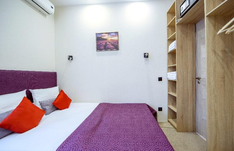 SINGLE WITH DOUBLE BED Room