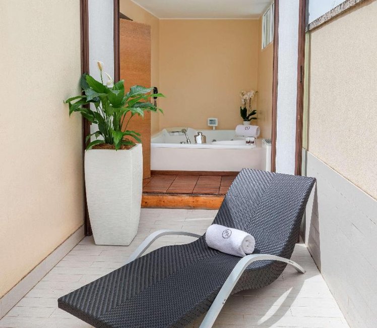 SUITE WITH JACUZZI Room