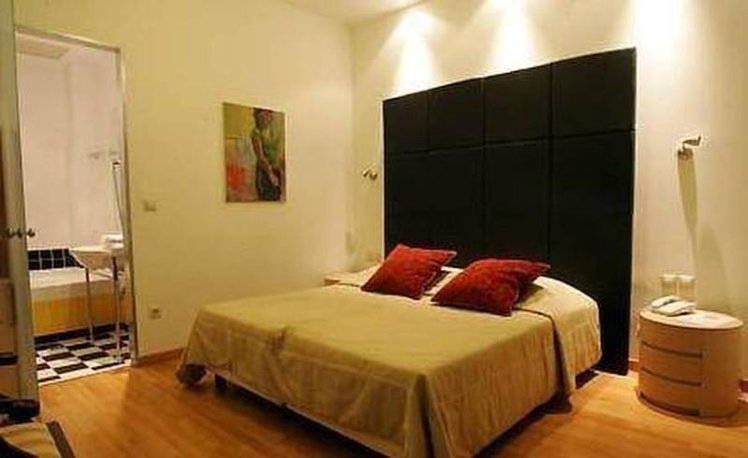 SINGLE STANDARD Room