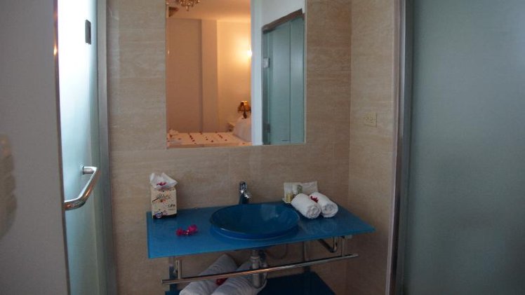 SUITE POOL VIEW Room