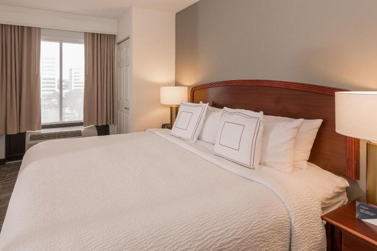 SUITE KING SIZE BED Room