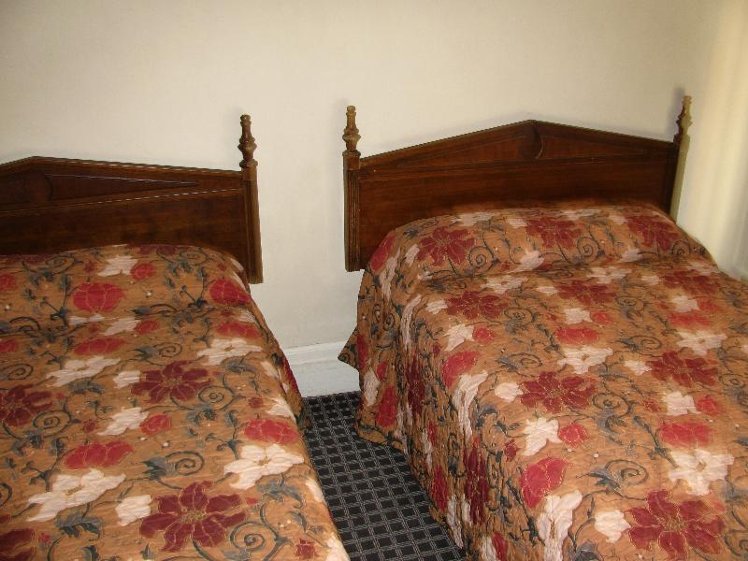DOUBLE WITH SHARED BATHROOM Room