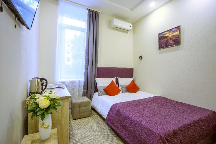 SINGLE WITH DOUBLE BED Room