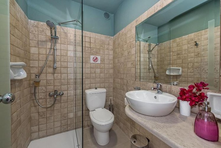 SINGLE STANDARD Room