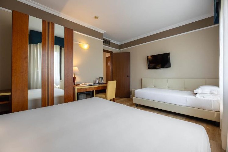 TRIPLE ONE BEDROOM ONE BATHROOM Room