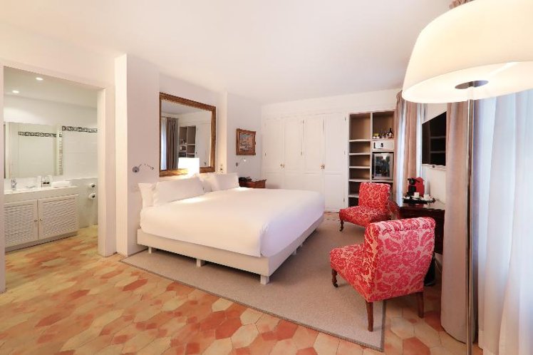 Double or Twin DELUXE Room