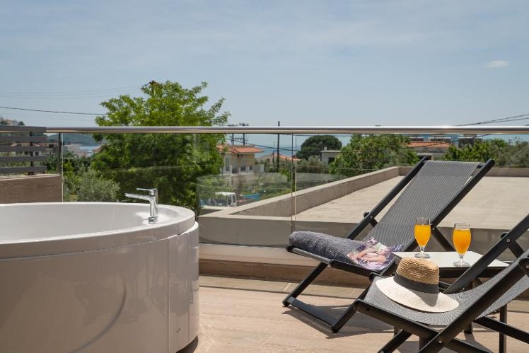 SUITE DELUXE WITH JACUZZI Room