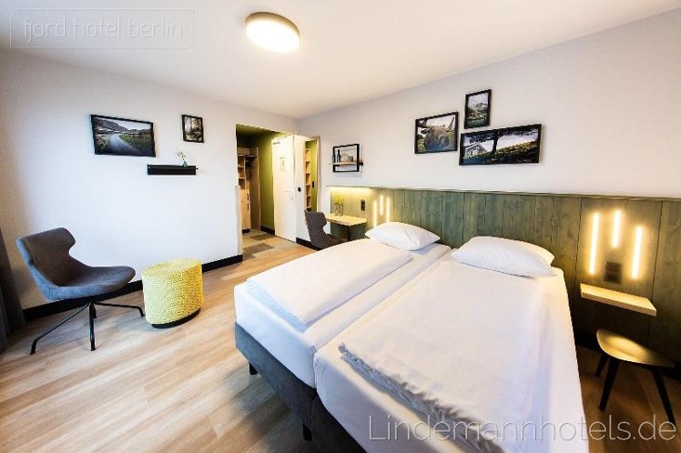 DOUBLE QUEEN SIZE BED Room