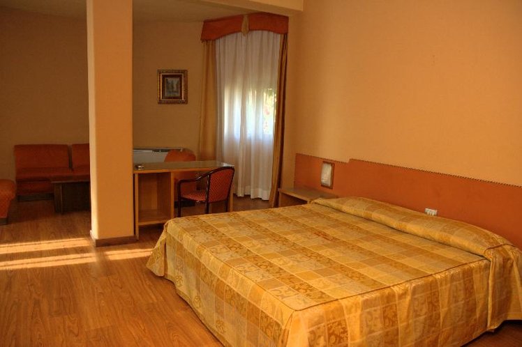 QUADRUPLE STANDARD Room
