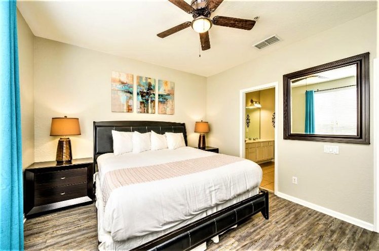 TOWNHOME THREE BEDROOMS Room