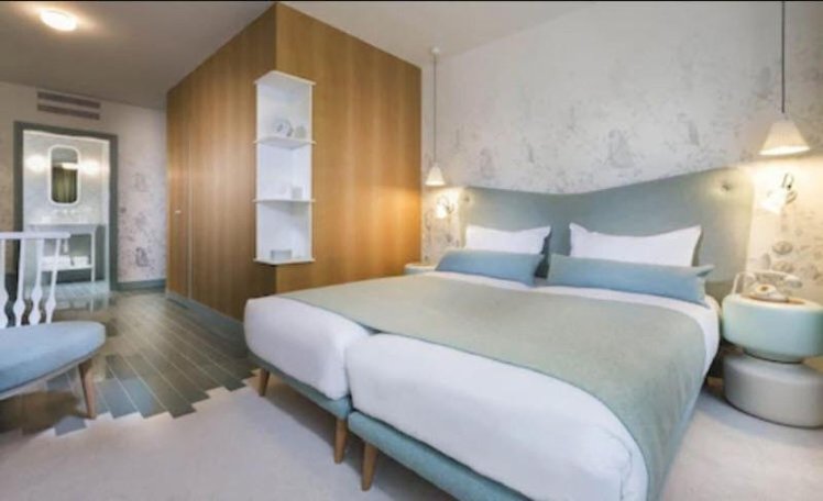 TRIPLE CLUB QUEEN BED Room